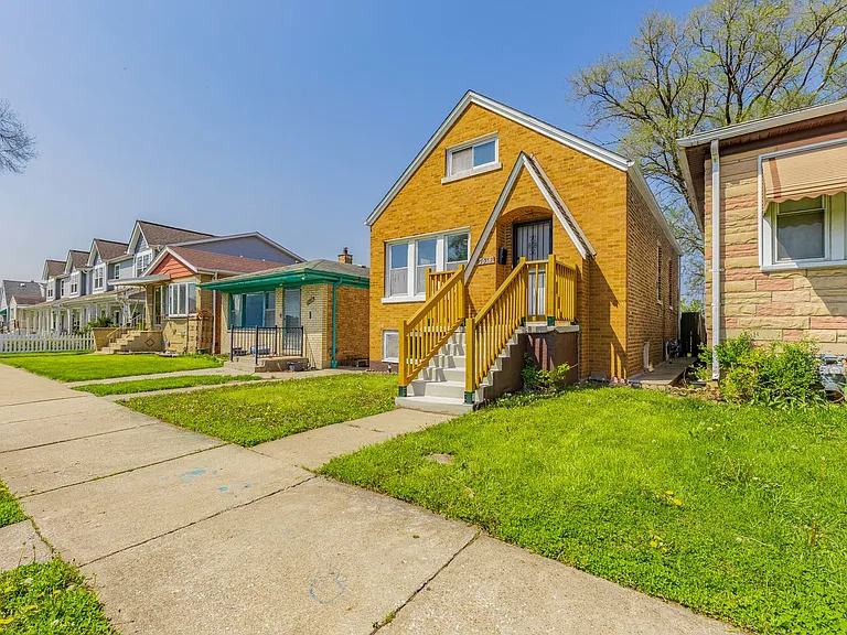 7614 W 63rd Pl — Photo 2
