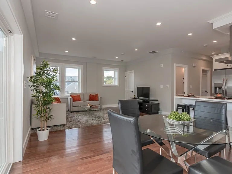71 Savin St #2 — Photo 6
