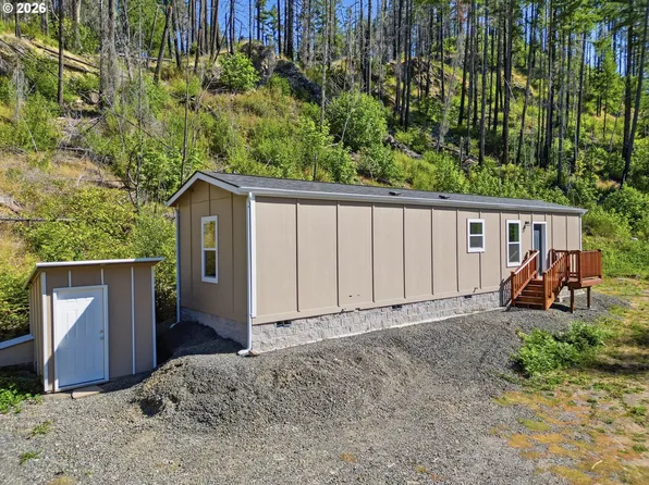 47901 McKenzie Hwy, Vida, OR 97488