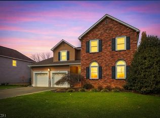 96 Beechwood Cir, Hillsborough Twp., NJ 08844