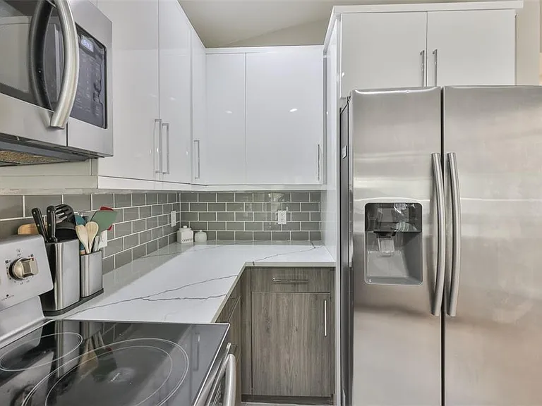 2331 W Chestnut St — Photo 13
