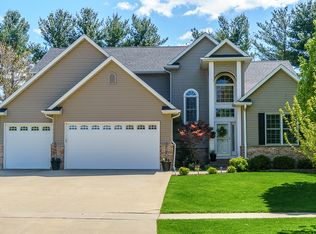 2375 Wolf Creek Trl, Hiawatha, IA 52233