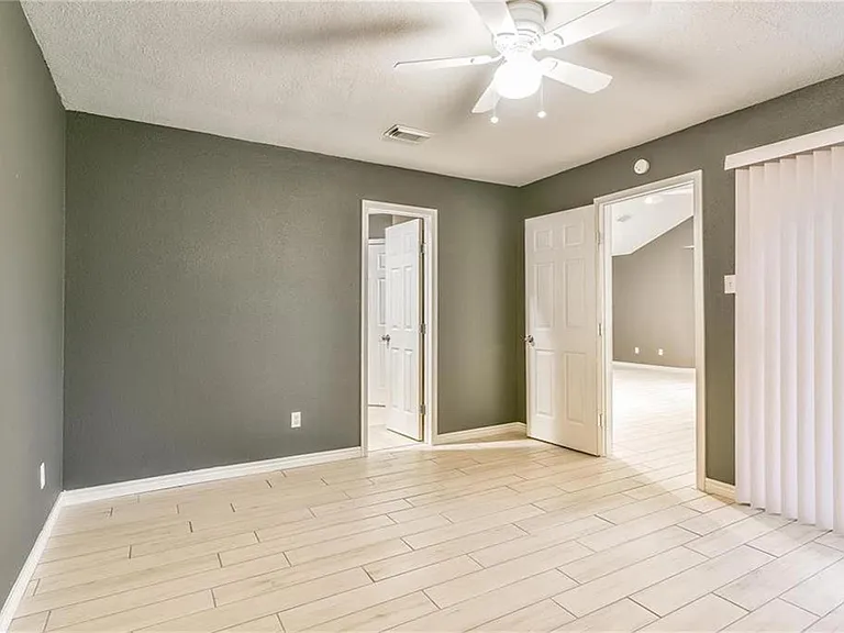 10427 Eagle Glen Dr — Photo 7