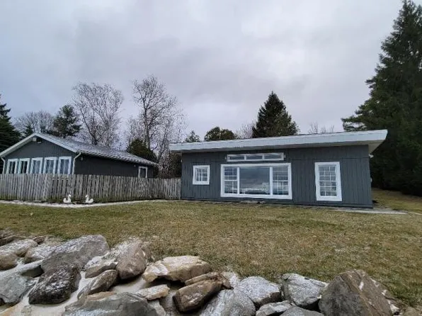 7668 Lighthouse Rd, Port Hope, MI 48468