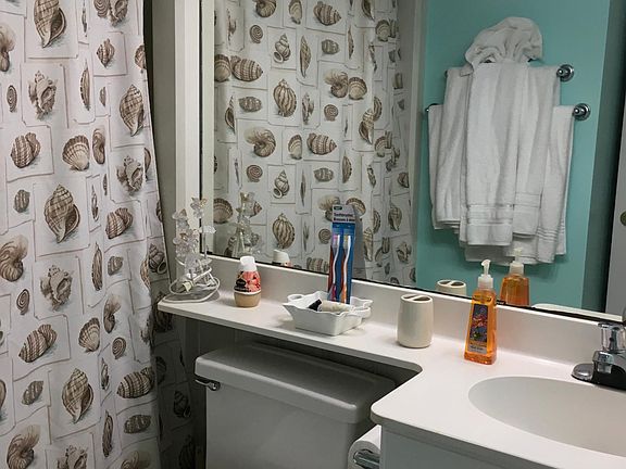 4th image of 1602 Seawall Blvd