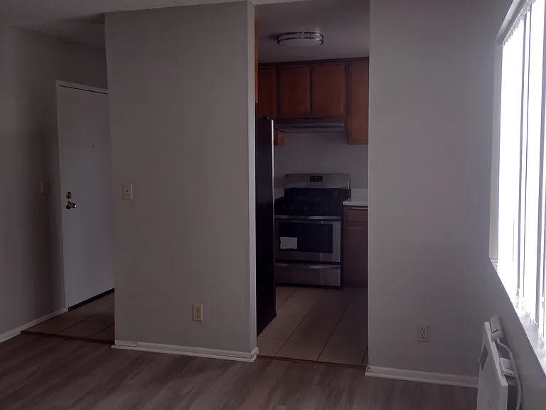 Village Glen Apartments — Photo 10