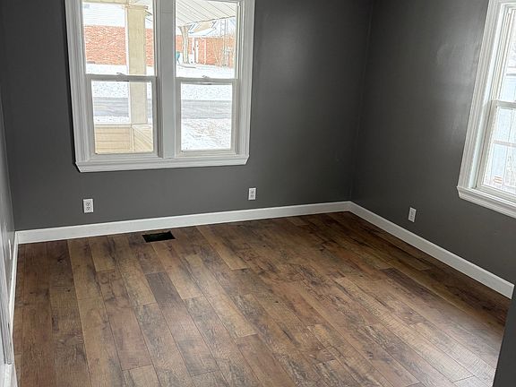3rd image of 115 College St