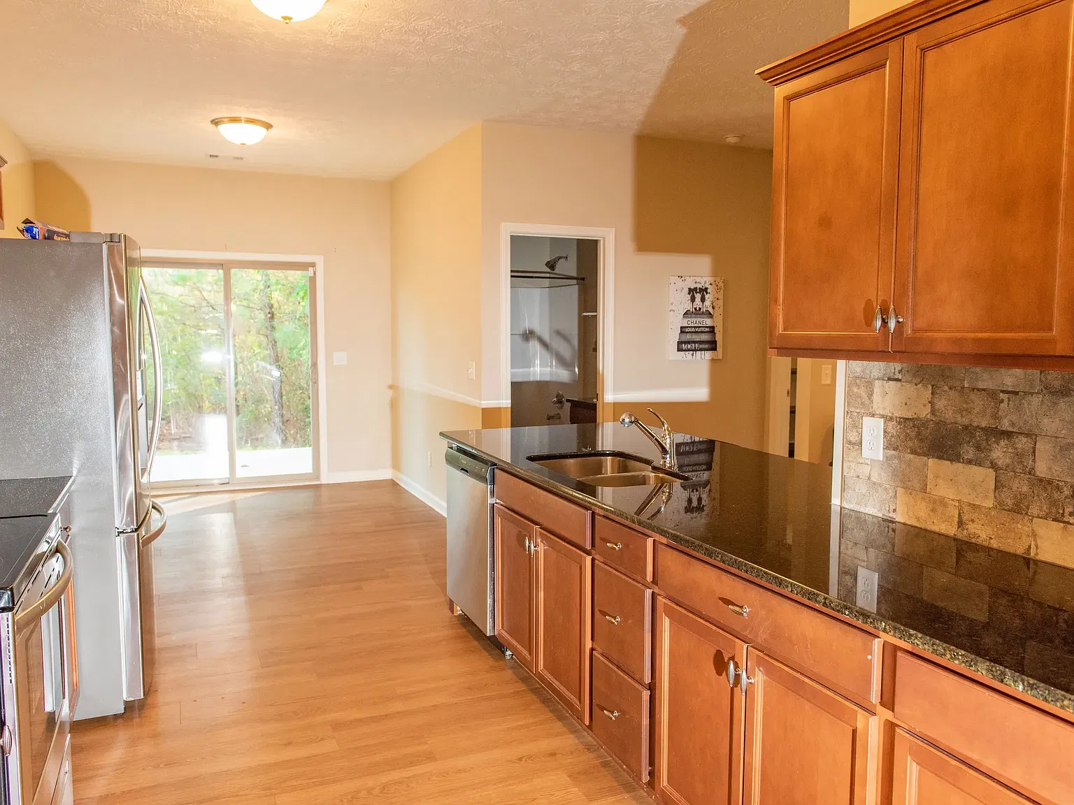 5 bed, 2438 sqft, $2,200 — Photo 4