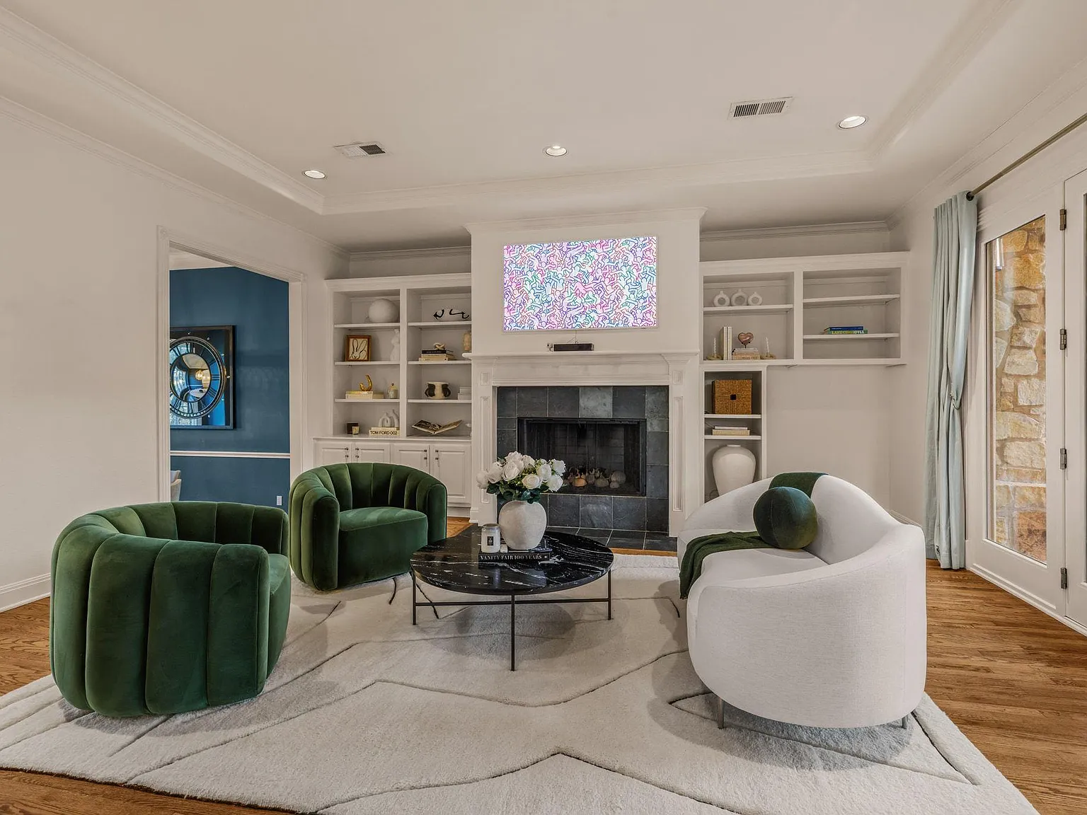 5 bed, 3.5 bath, 3744 sqft, $14,000 — Photo 3