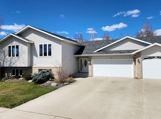 984 Santa Fe Ave, Bismarck, ND 58504
