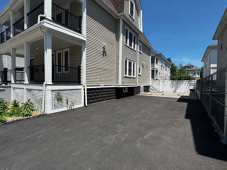 33 Hamilton St #1 — Photo 2