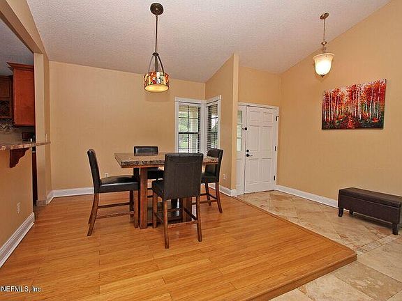3rd image of 3728 Tumbling Oaks Dr