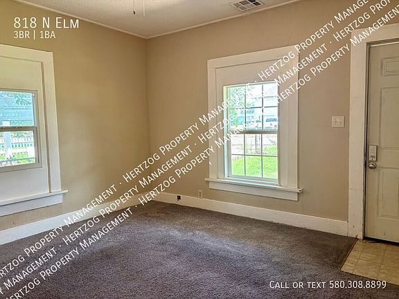 5th image of 818 N Elm St