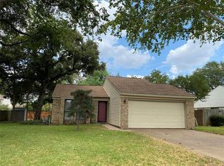 974 S Riverside Dr, Grapevine, TX 76051