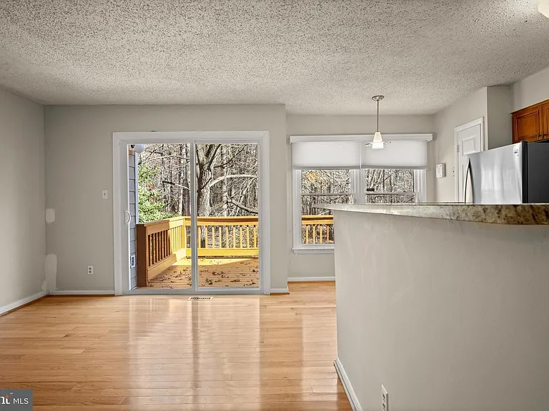 1602 Oak Spring Way — Photo 6