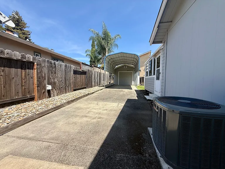 2810 Miller Ct — Photo 41