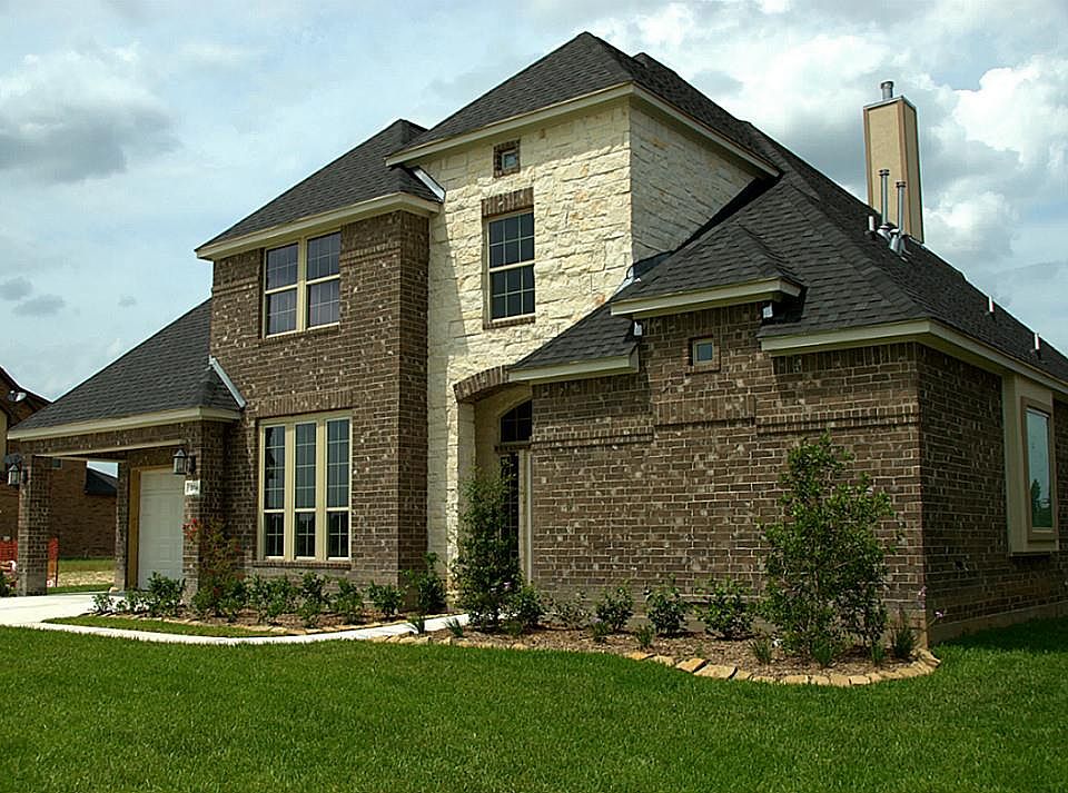 1st image of 204 N Waterstone Dr