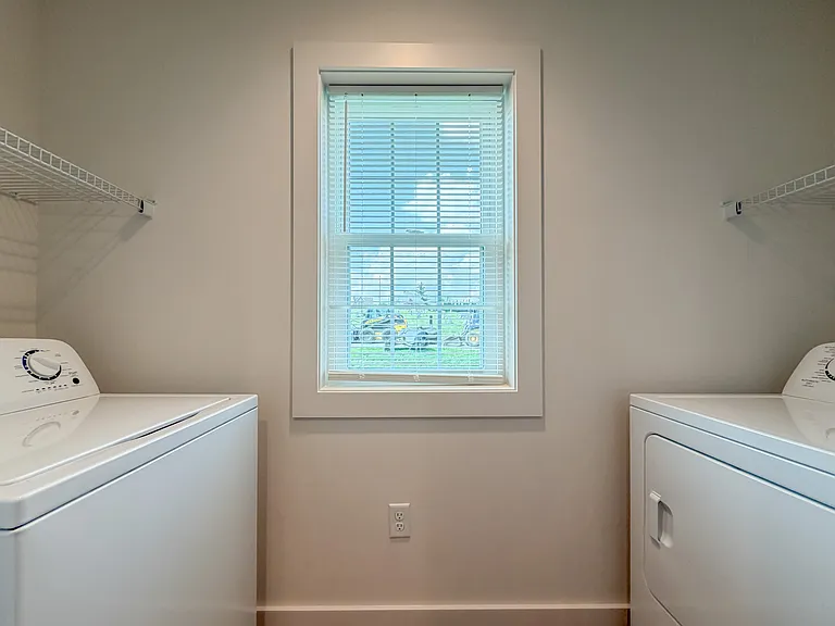 271 Locust St — Photo 15