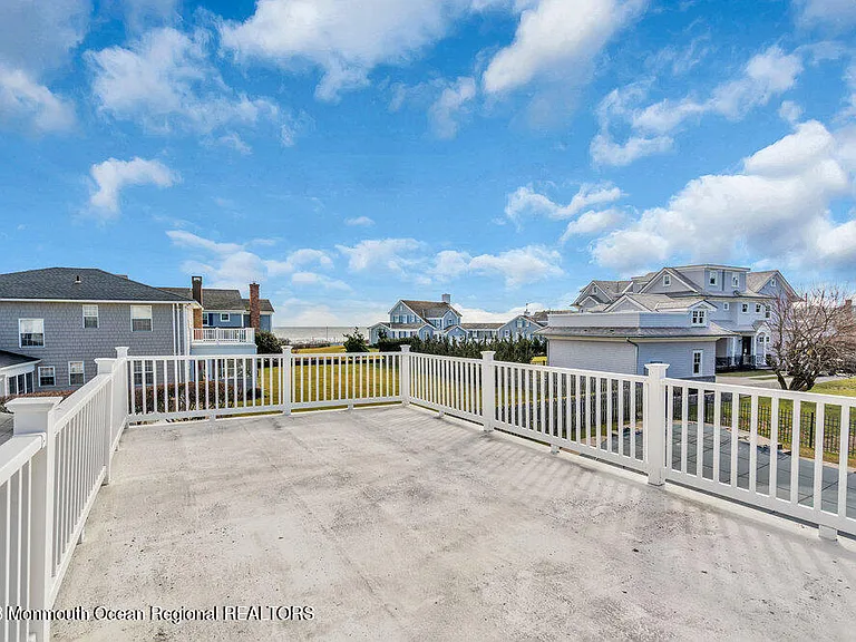 7 Howell Ave — Photo 32