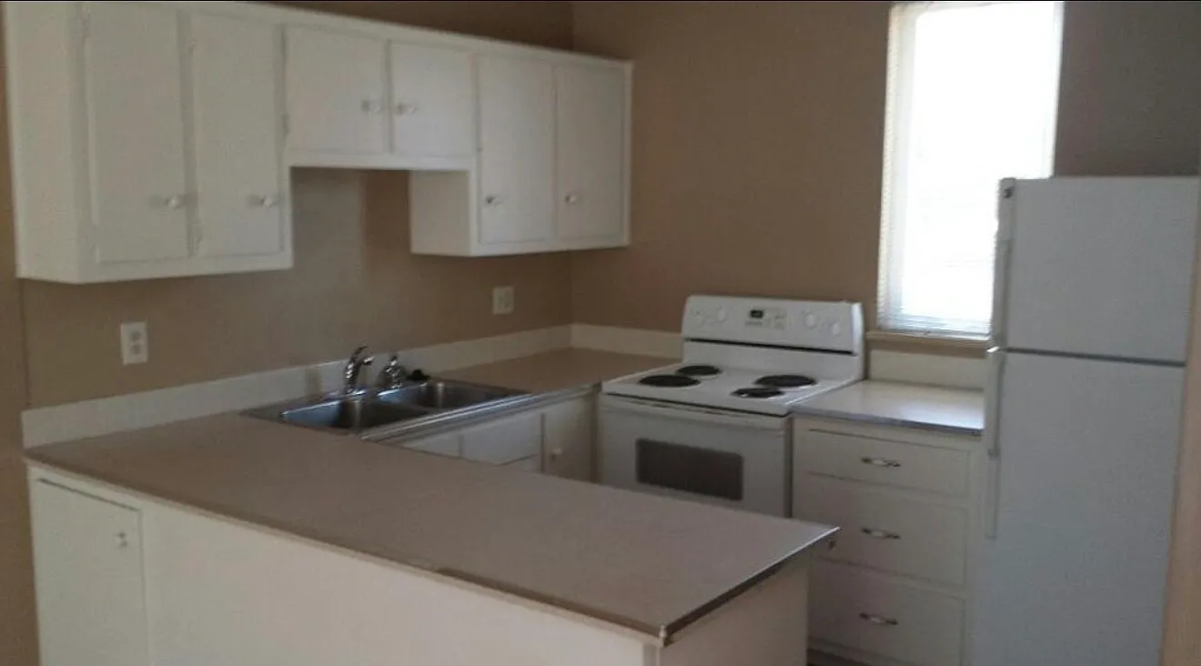 2 bed, 1.5 bath, 941 sqft, $2,275 — Photo 2