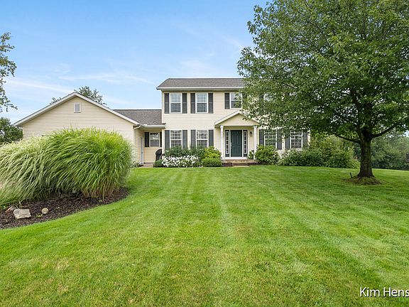 2nd image of 9337 Crest Circle Dr NE