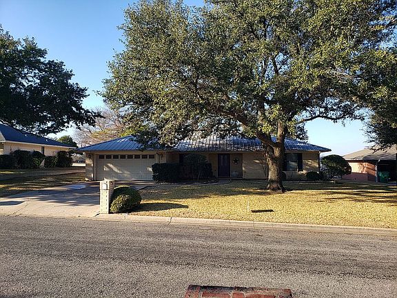 3rd image of 107 Ben Hogan Dr