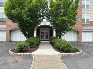 246 Regency Dr, Fishkill, NY 12524