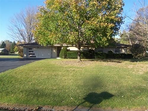 2nd image of 6454 W Glenbrook Rd