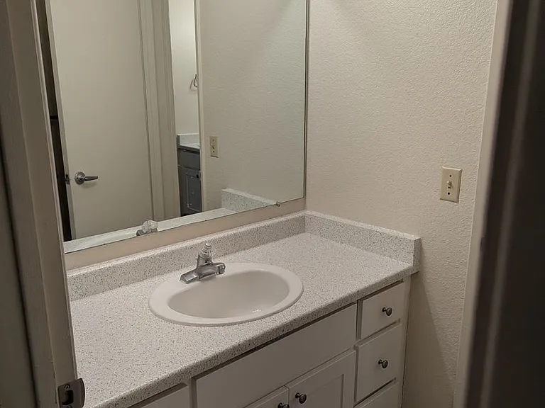 Eastlake Apartments — Photo 54