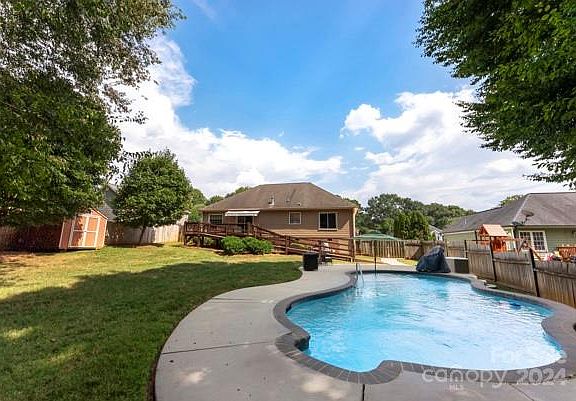 2nd image of 526 Cameron Pointe Ln