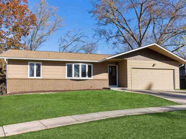 4 Westgate Cir, Iowa City, IA 52246