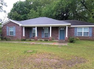 63 Lee St, Chickasaw, AL 36611