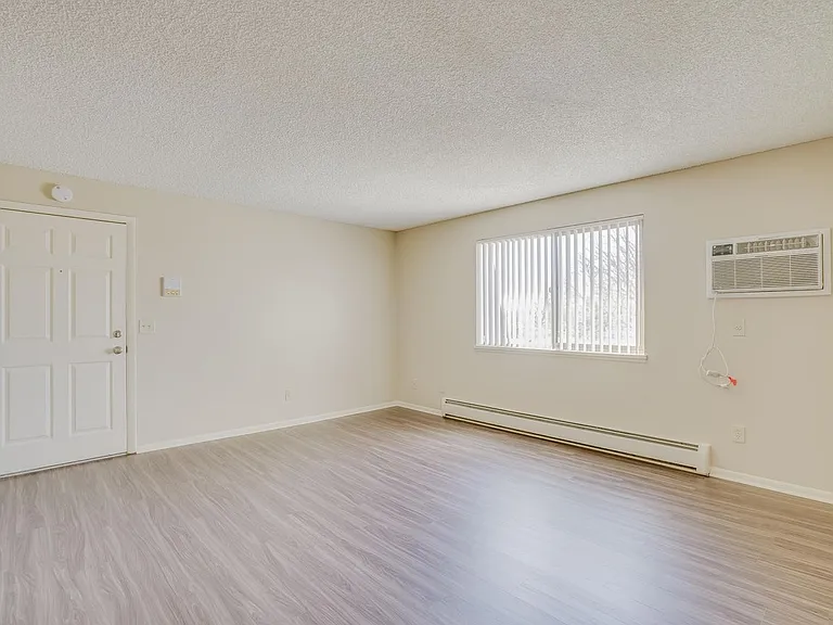 Woodridge Apartments — Photo 43