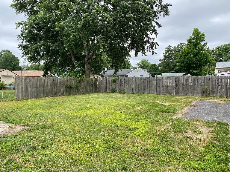 214 Marion Ave — Photo 12