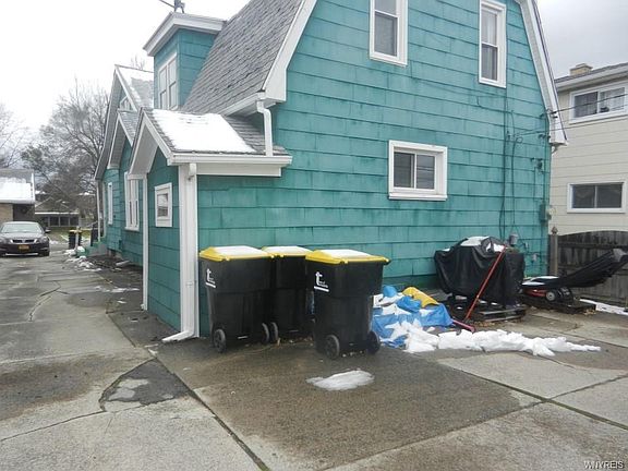 3rd image of 351 University Ave