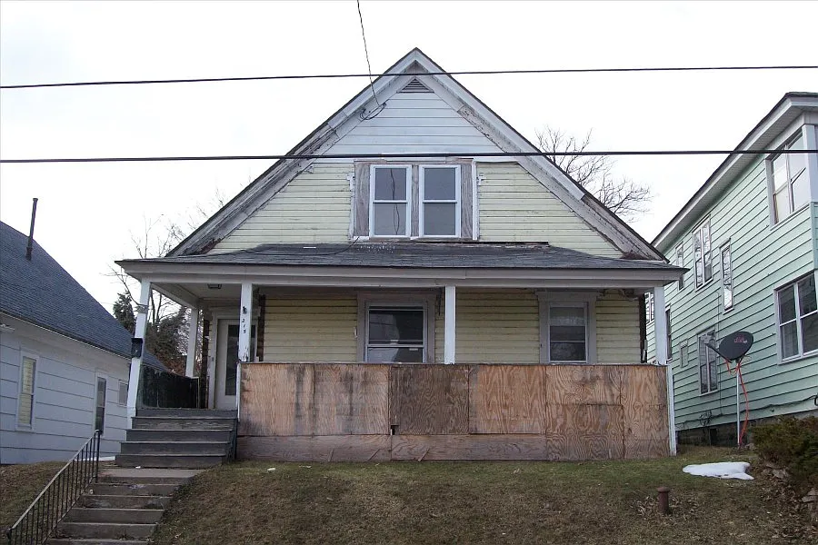 215 Craig St photo 1