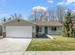 404 Virginia Ct, Zillah, WA