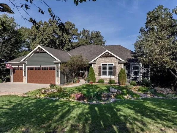 17361 Blue Moon Ln, Tonganoxie, KS 66086