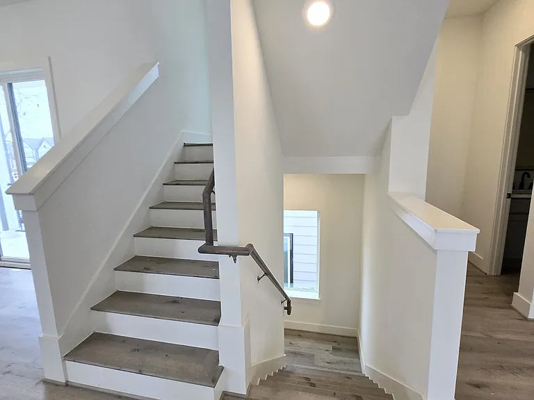 2706 Nagle St — Photo 32