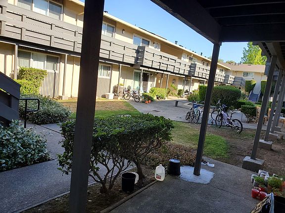 3rd image of 1698 Ontario Dr APT 8