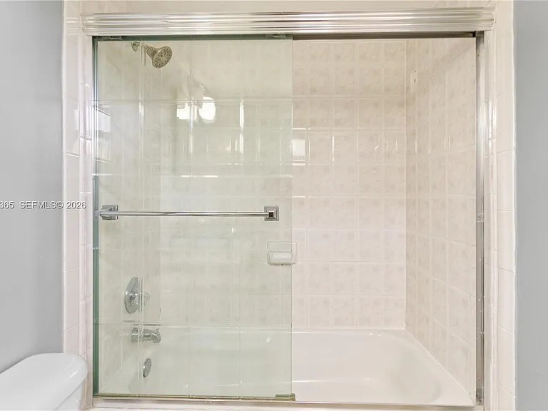 17021 N Bay Rd #429 — Photo 35