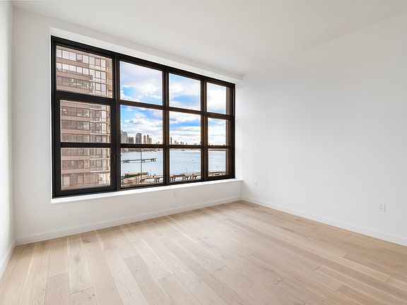 2nd image of 29 Huron St #5DW