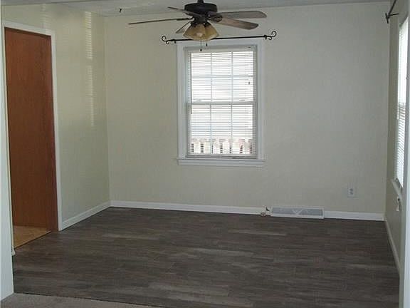 5th image of 1576 Redwood Ave