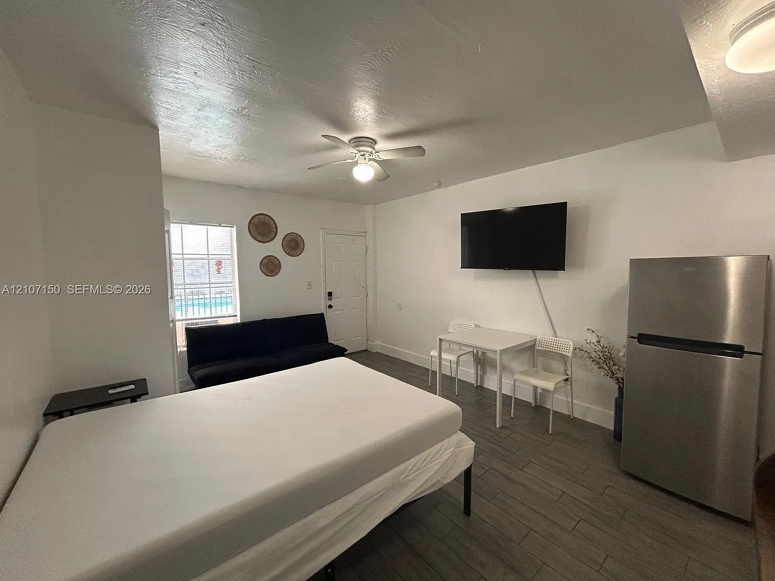 Hollywood South Side Add — Photo 3
