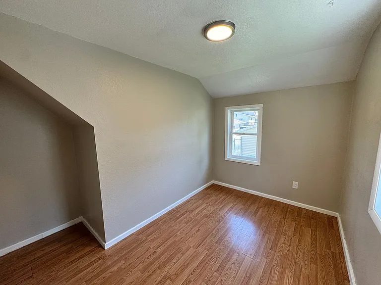 301 S Thornwood Ave — Photo 3