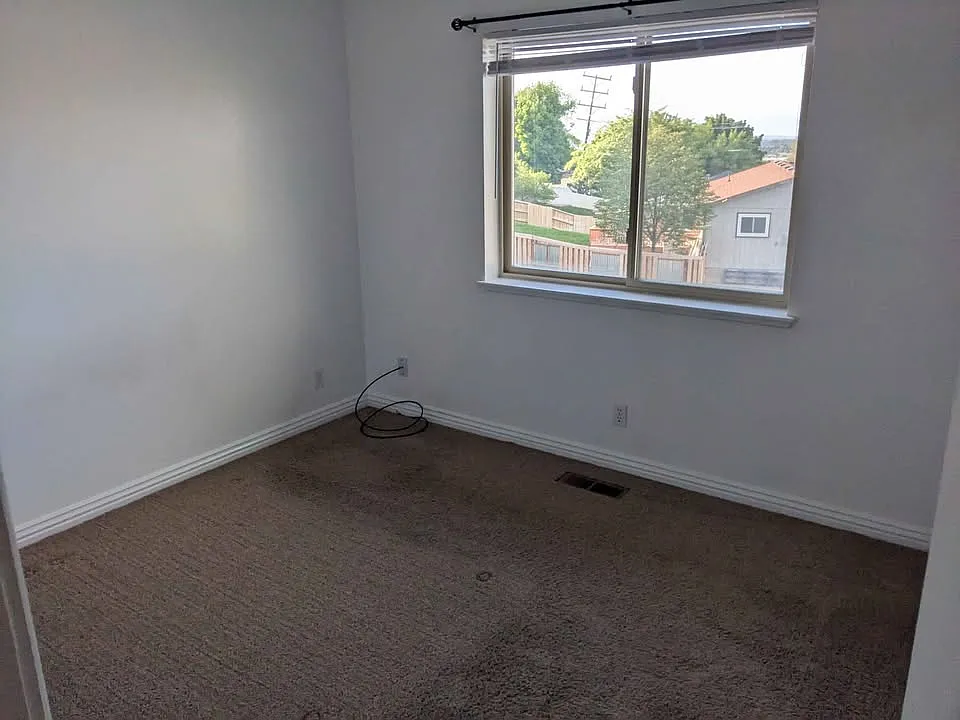 2 bed, 1250 sqft, $1,300 — Photo 3