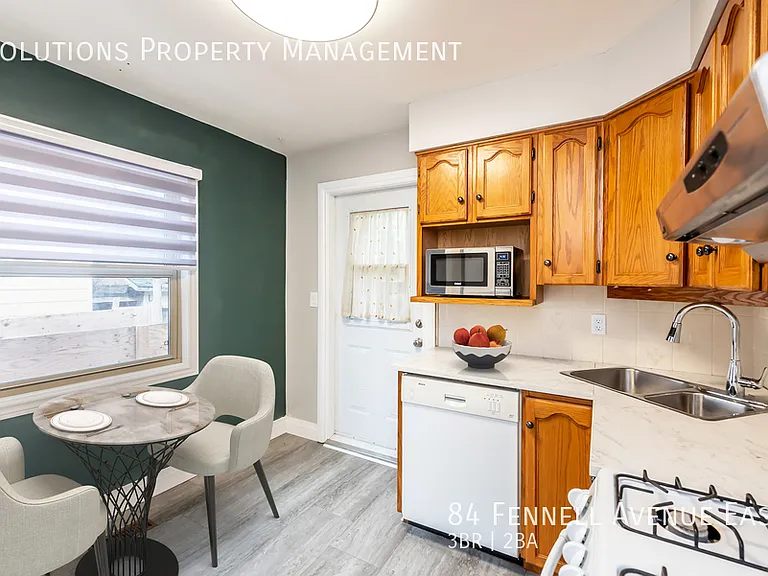84 Fennell Ave E — Photo 18