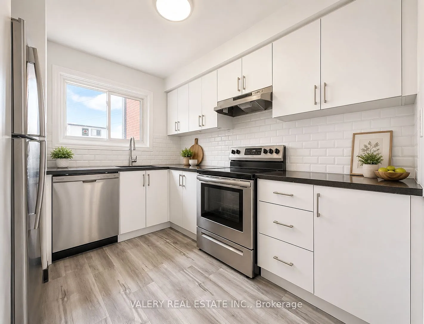 3 bed, $2,300 — Photo 4