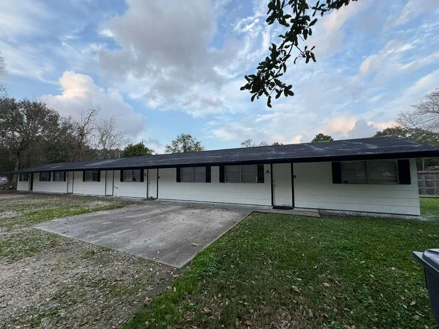 1 bed, 1.0 bath, 2016 sqft, $825 — Photo 2