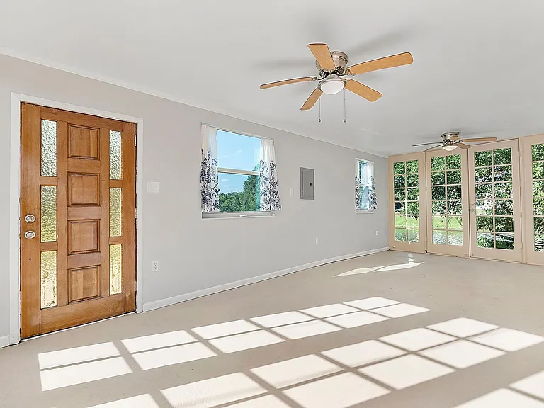 320 Le Jeune Dr — Photo 22
